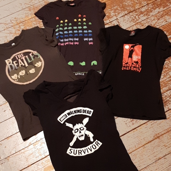 Tops - Bundle of 4 women's graphic Ts